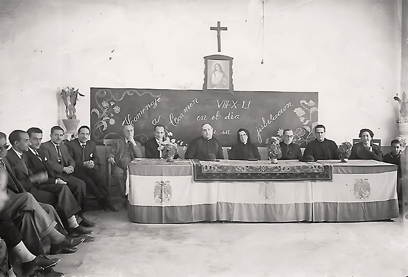 Jubilacin de doa Carmen Lpez-Manzanares en 1951